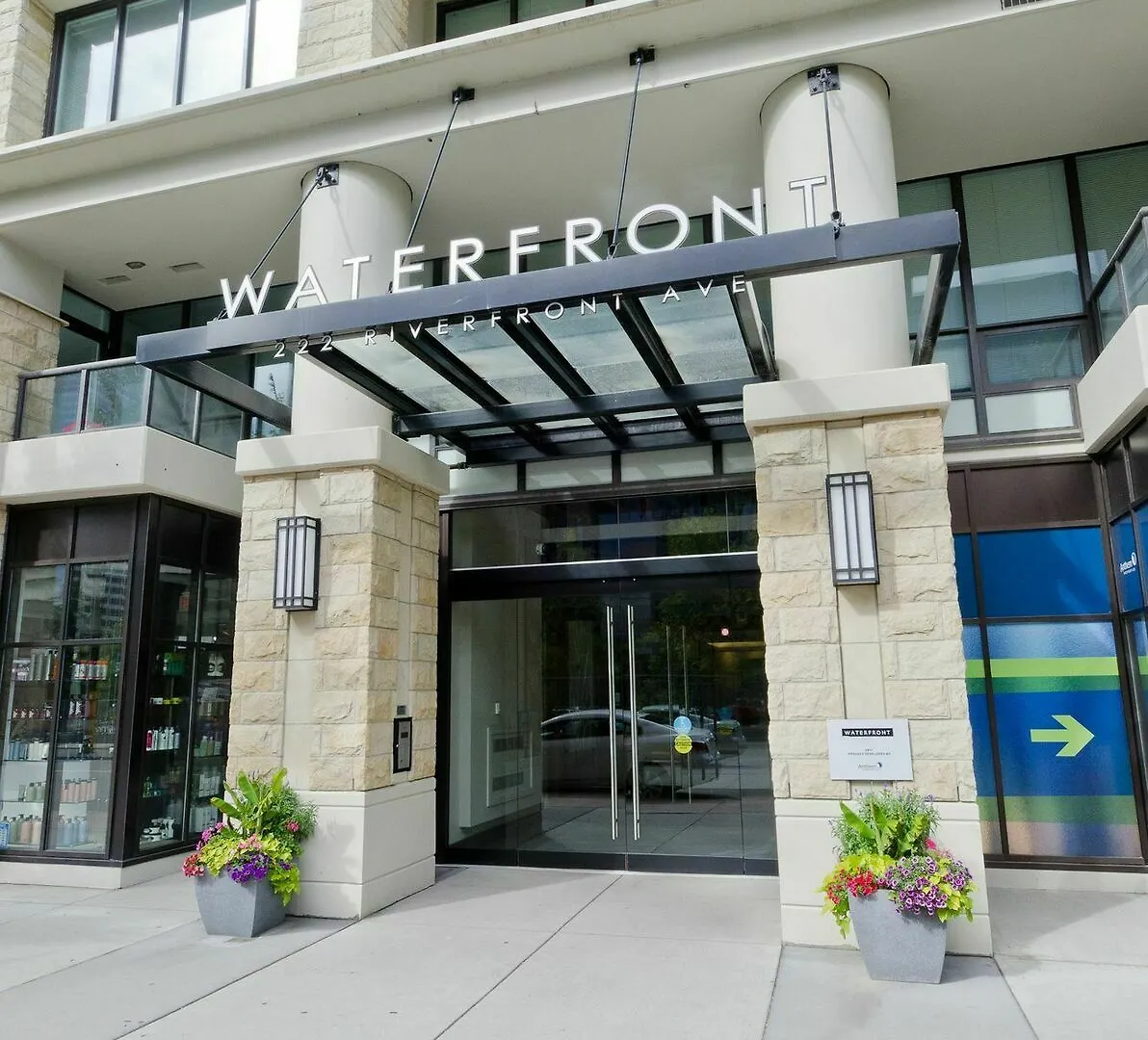 Suite Digs Waterfront YYC 0*,