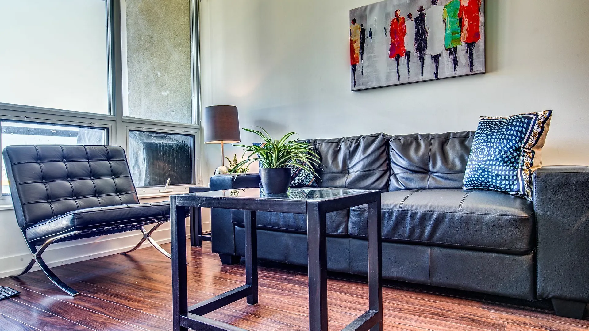 Suite Digs Waterfront YYC